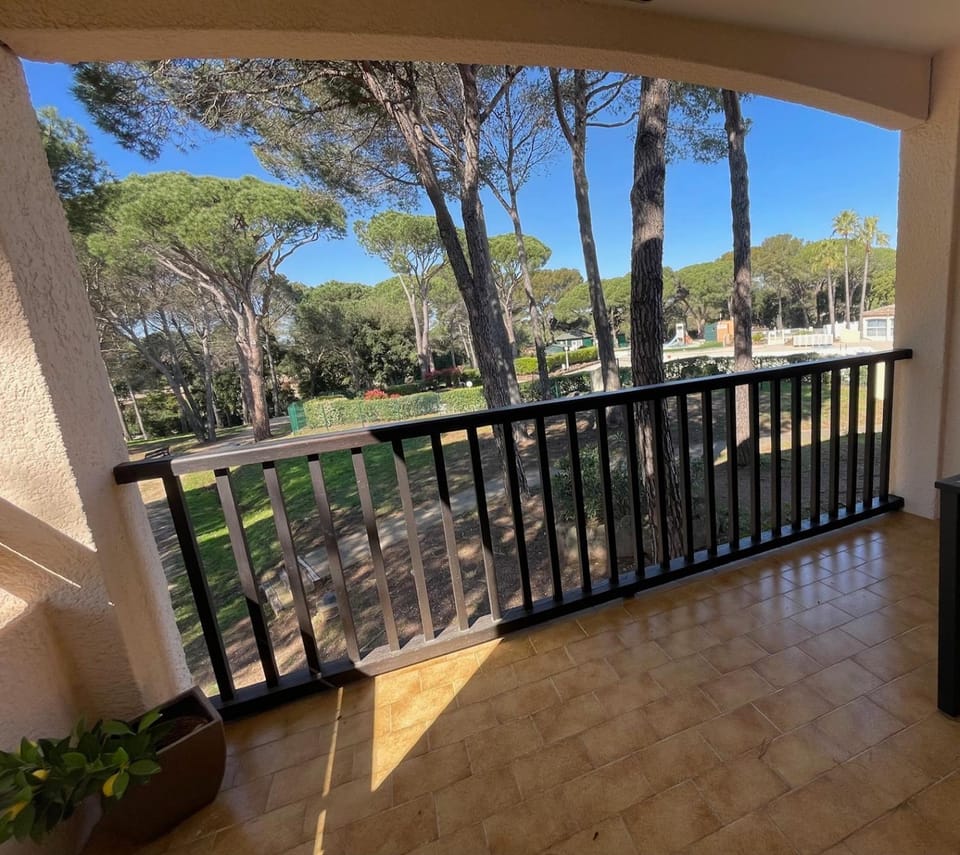 Appartement Piscine et pinede - Wifi Apartment in Saint-Raphael
