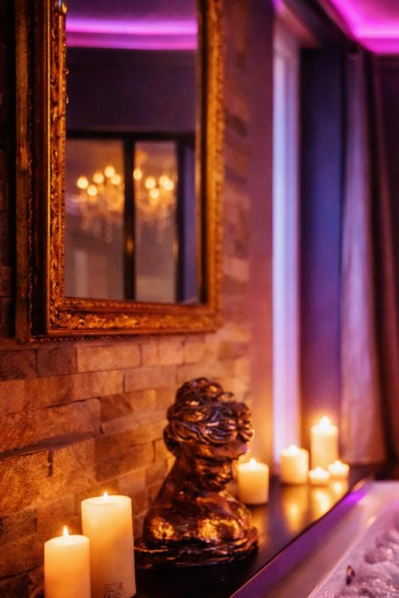 La majestueuse, SPA XXL, Day use, Suite de luxe, 5 min centre Apartment in Bourgoin-Jallieu