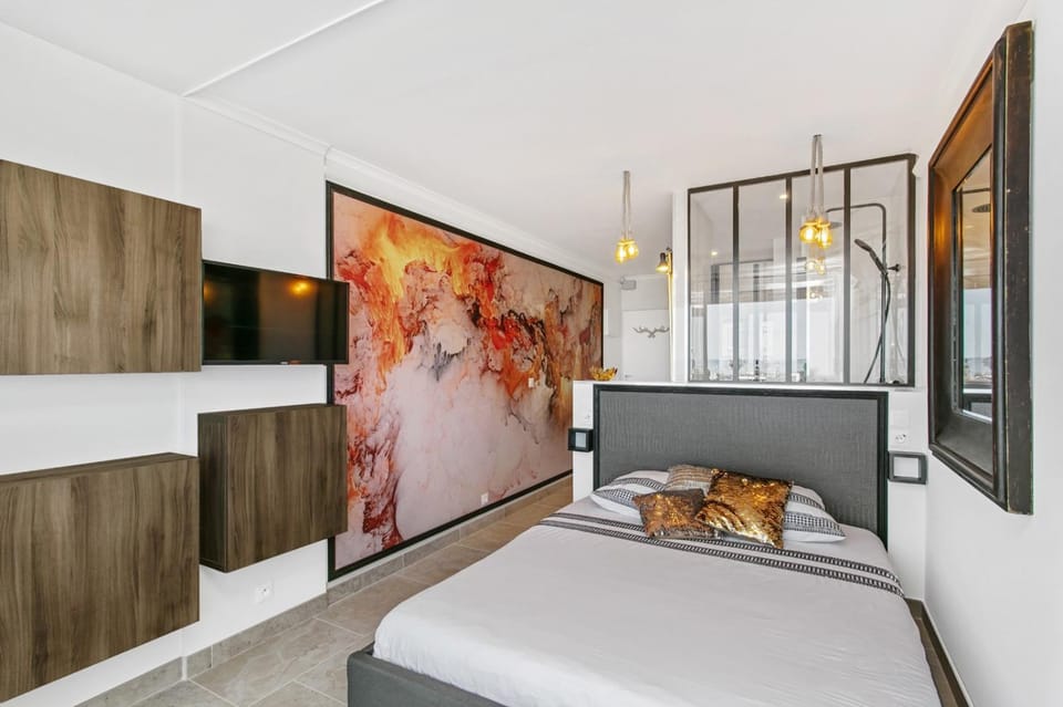 Bed, Photo of the whole room
