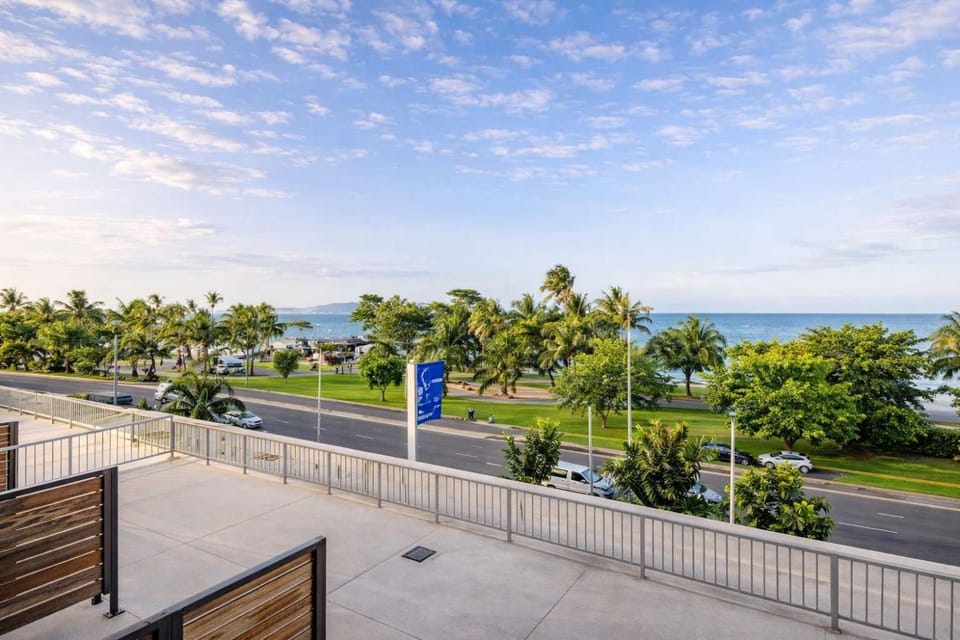 Day, Neighbourhood, Natural landscape, View (from property/room), Balcony/Terrace, Beach, Beach, Sea view, Parking