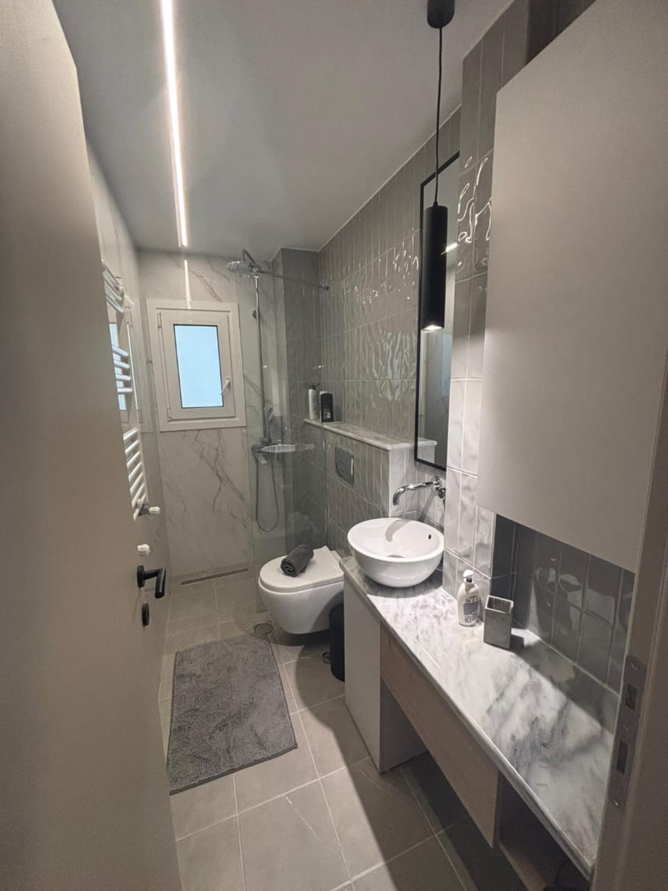 Shower, Bathroom, bidet, towels
