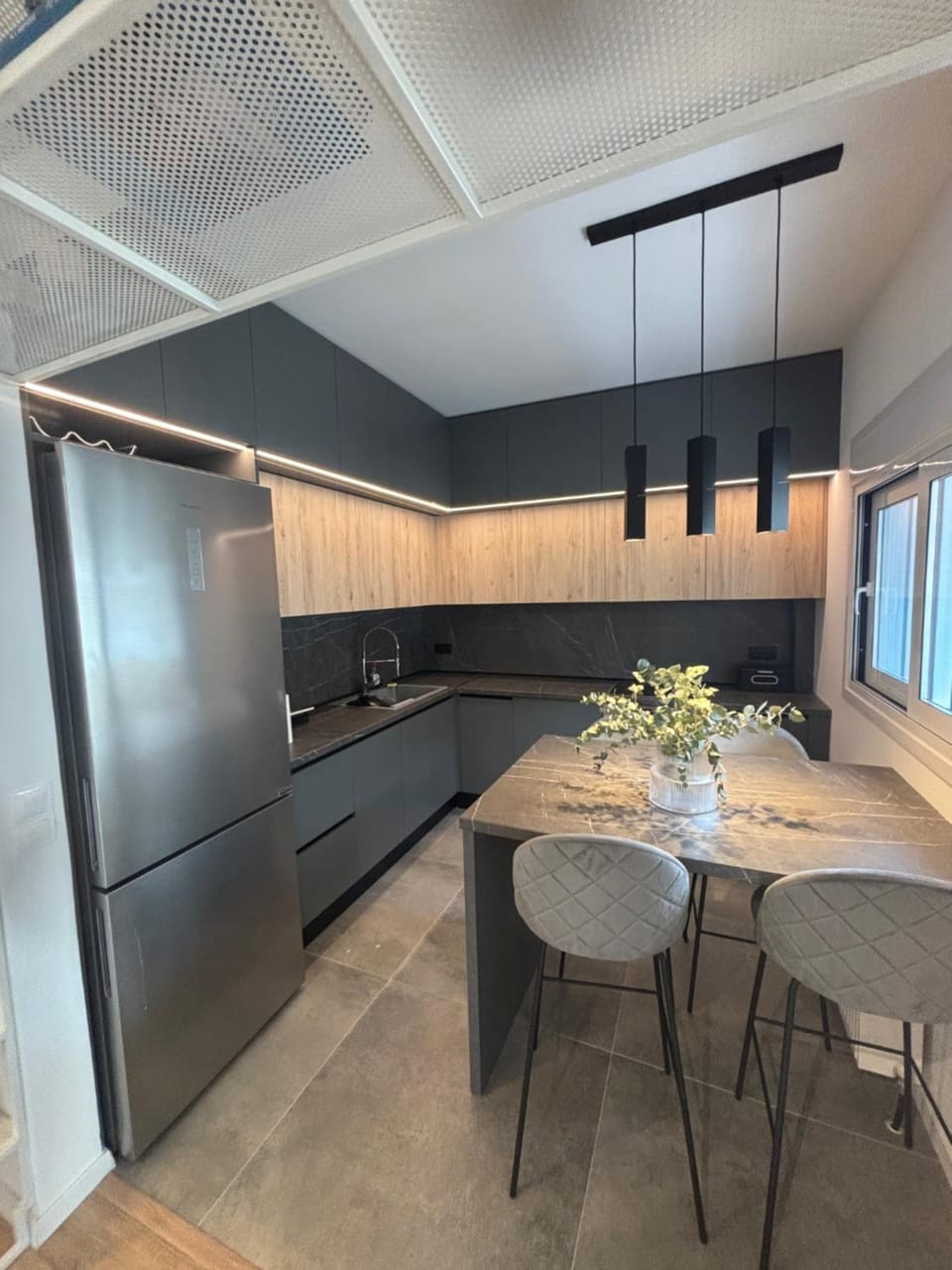 Kitchen or kitchenette, Dining area, oven, stove