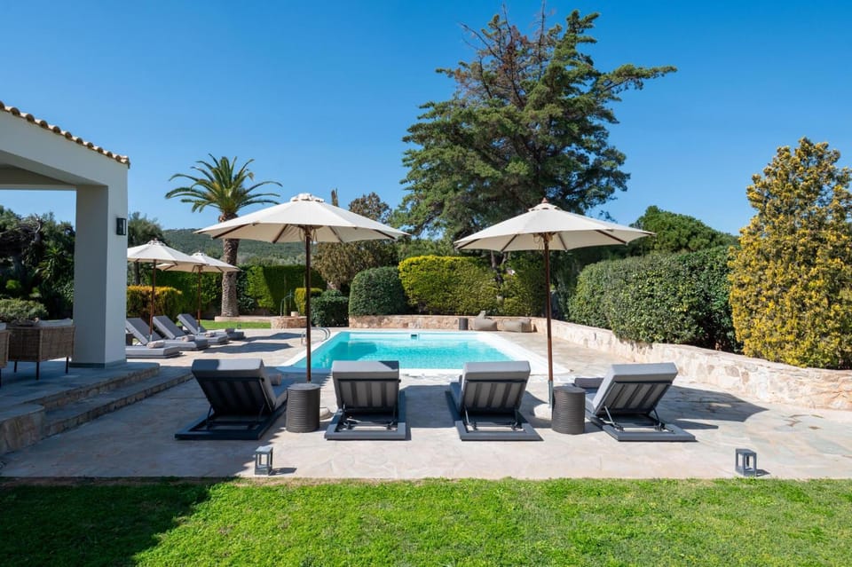 Patio, Day, Garden, Garden view, Pool view, Swimming pool, sunbed