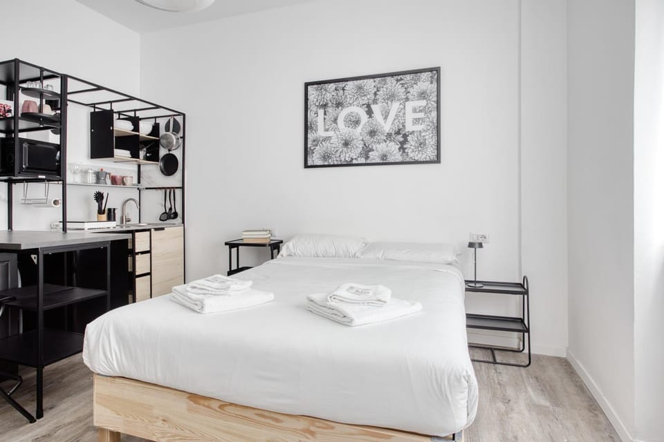 Bed, Kitchen or kitchenette