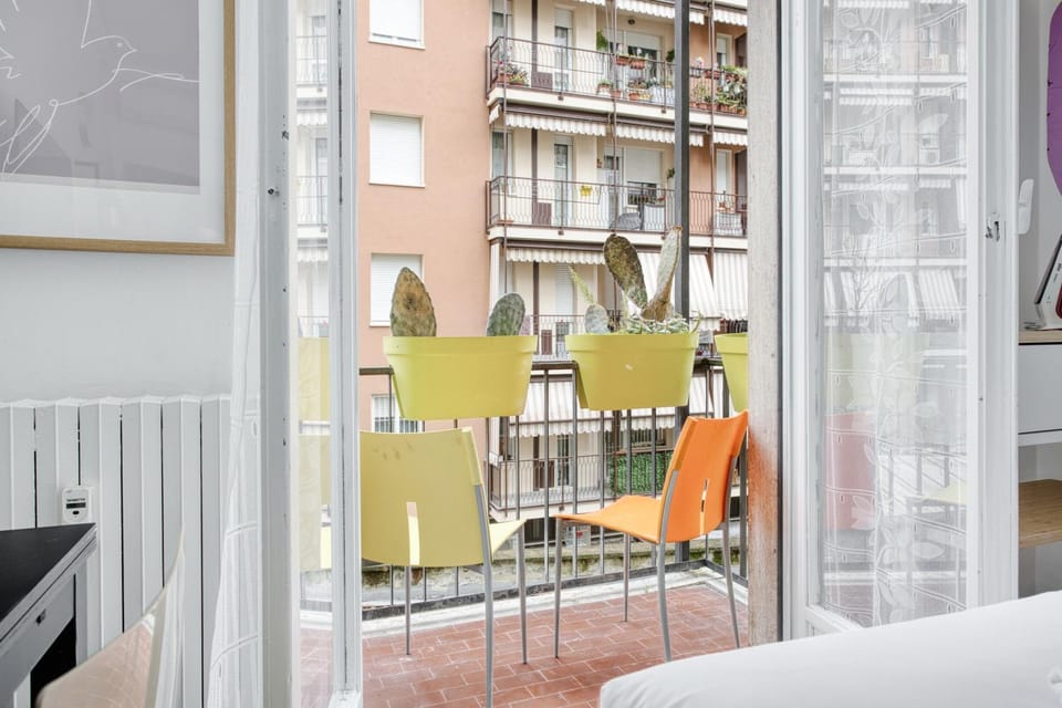 Property building, Balcony/Terrace, Seating area