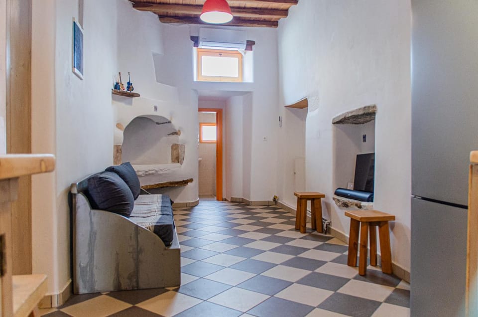 Communal lounge/ TV room, TV and multimedia, Living room, Seating area