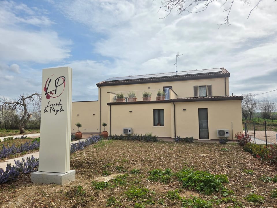 Property building, Spring, Day, Garden, Garden view