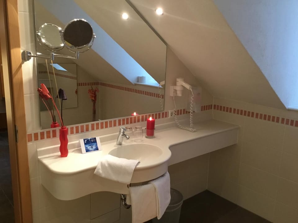 Bathroom, towels