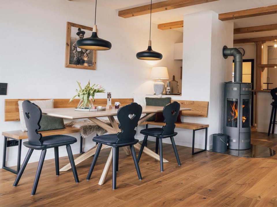 Living room, Dining area, fireplace