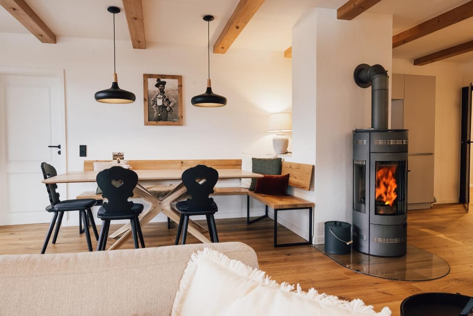 Living room, Dining area, fireplace