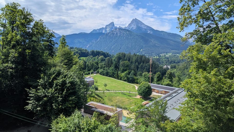 Living room, Bedroom, Landmark view, Mountain view