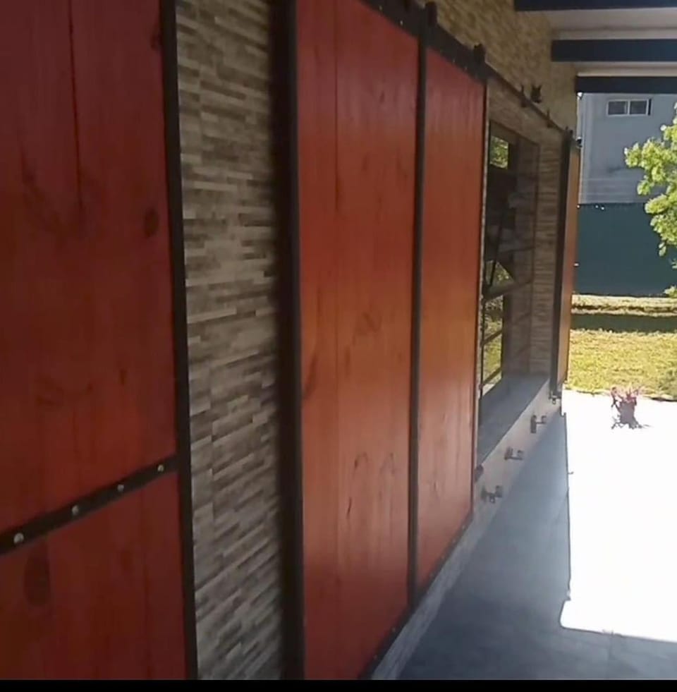 Casa con Parque, Piscina y Cancha de Futbol House in Buenos Aires Province