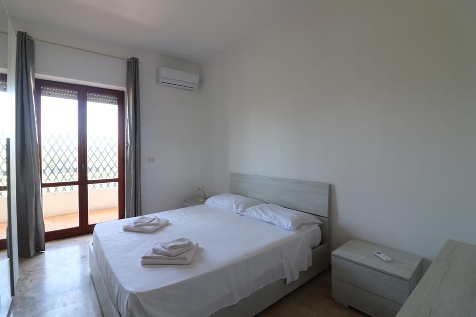 Bed, Photo of the whole room, Bedroom, air conditioner