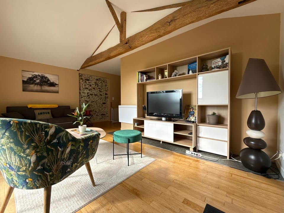 Communal lounge/ TV room, Living room, Seating area
