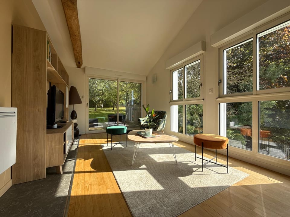 Communal lounge/ TV room, Living room, Seating area