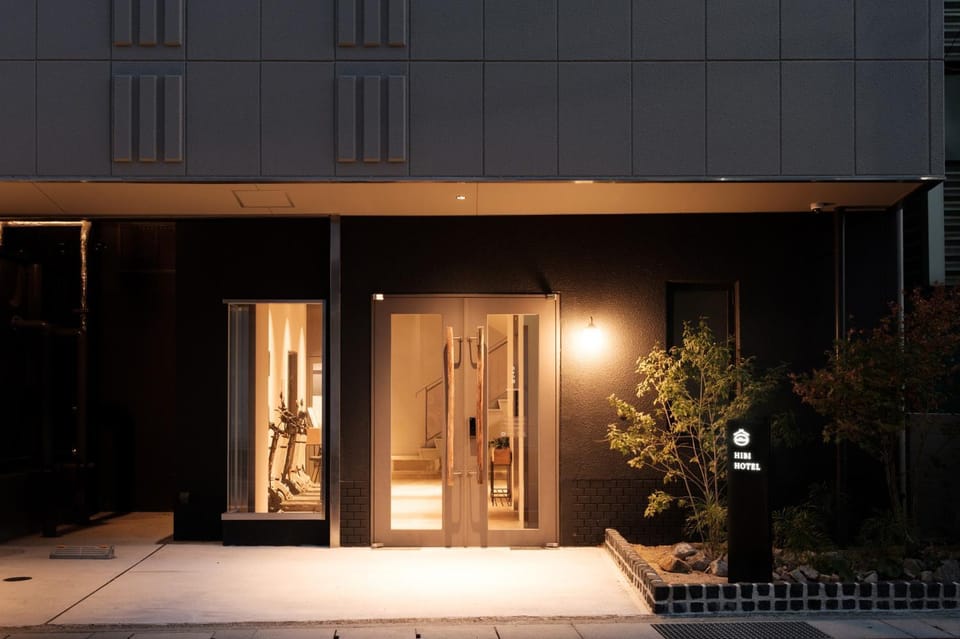 Property building, Facade/entrance, Night