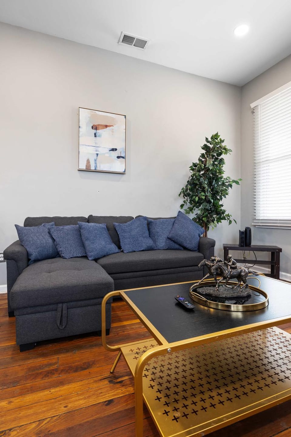 Historic CozySuites 4BR 2BA with a modern touch House in Louisville