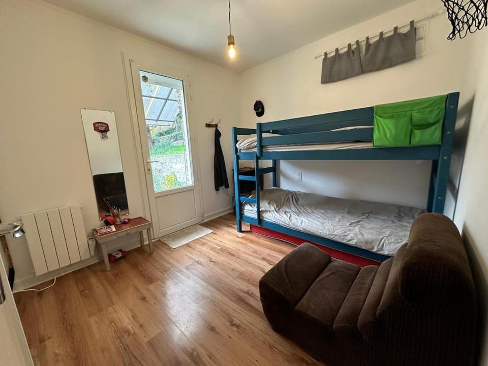 Bedroom, bunk bed