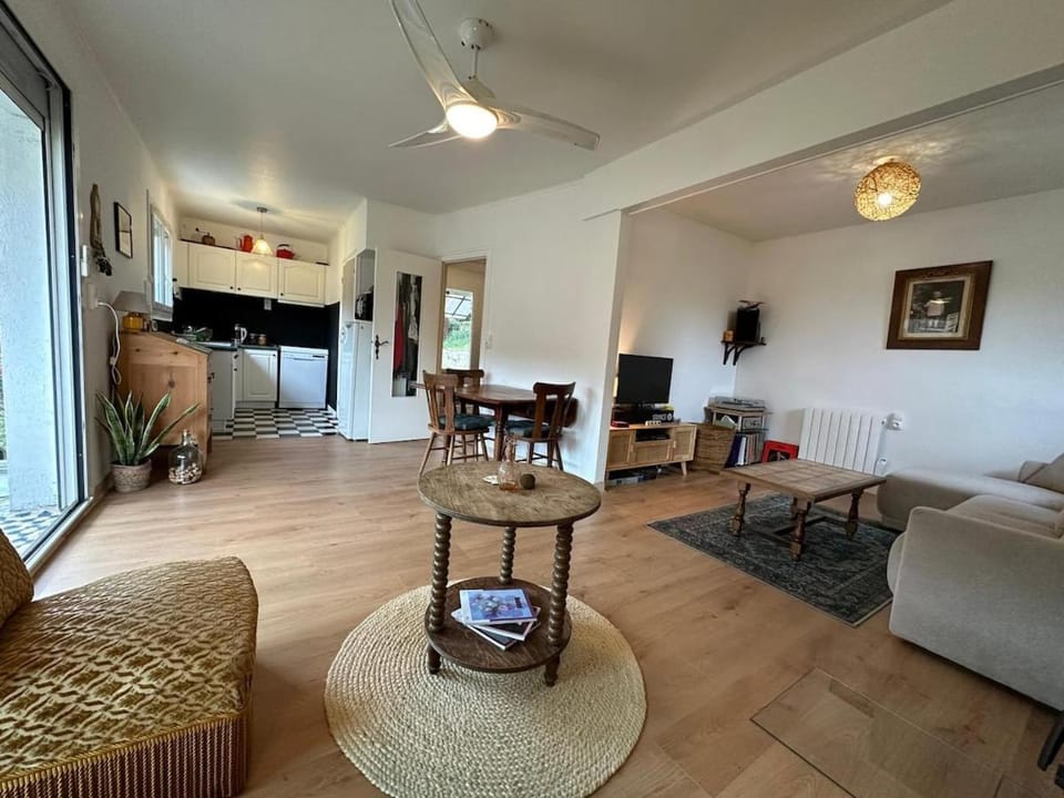 Kitchen or kitchenette, Seating area, Dining area