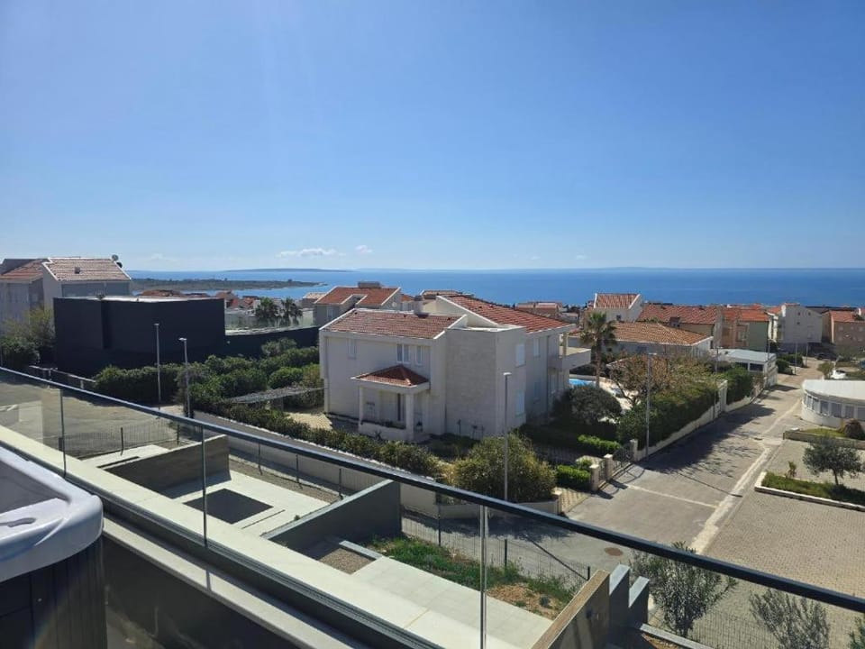 Day, Neighbourhood, Natural landscape, Sea view, Street view