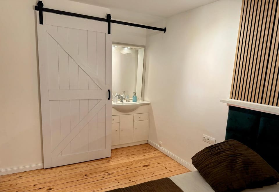 Bedroom with free parking Vacation rental in Leipzig