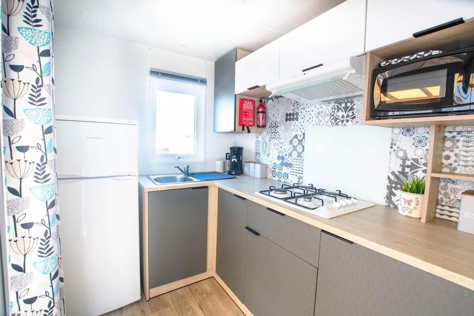 Kitchen or kitchenette, pet friendly, stove