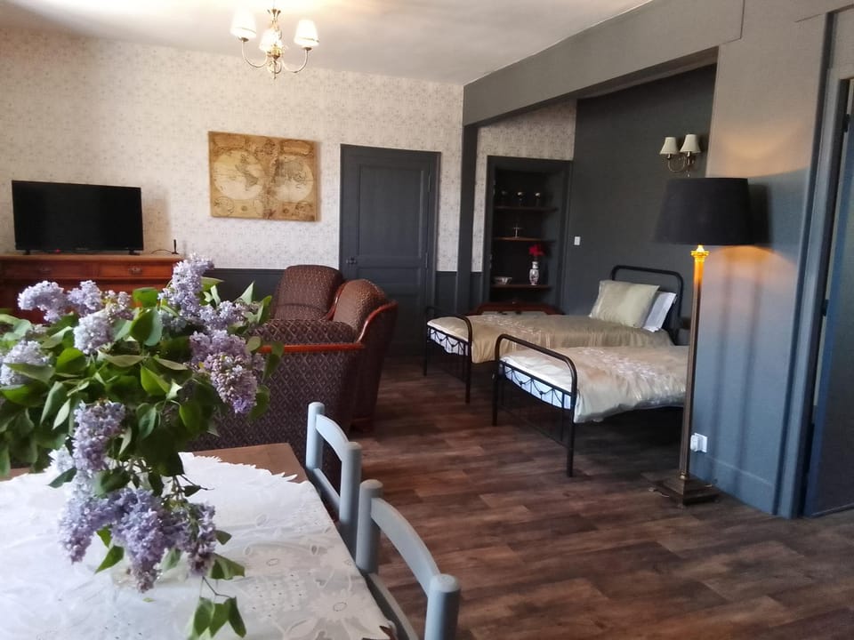 Bed, Living room