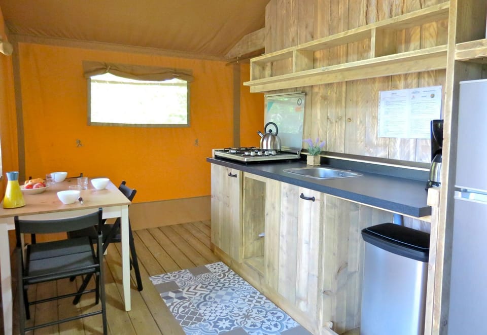Kitchen or kitchenette, Breakfast