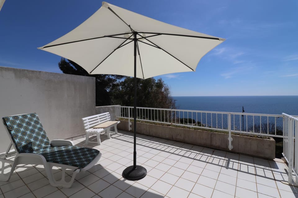 View (from property/room), Balcony/Terrace, Sea view, sunbed
