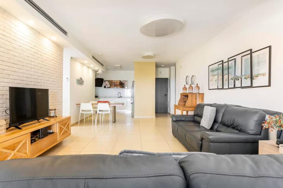 TV and multimedia, Living room, Seating area, Dining area, kitchen