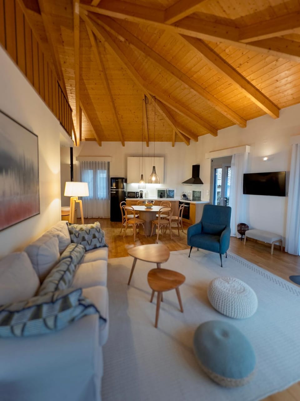 TV and multimedia, Living room, Seating area, Dining area