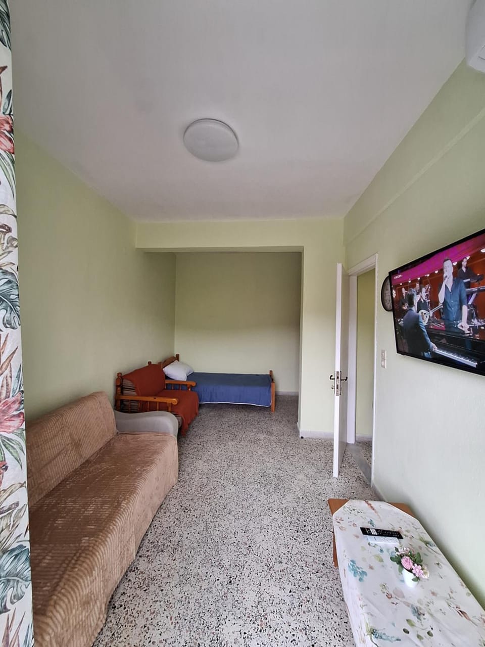 Bed, Photo of the whole room, Seating area