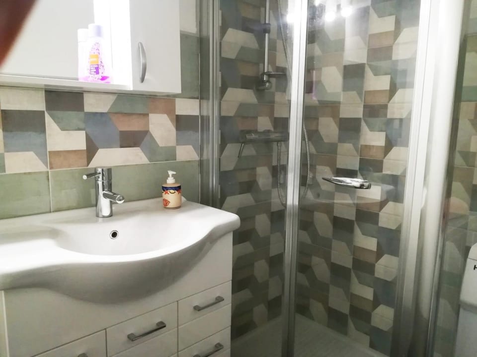 Shower, Bathroom