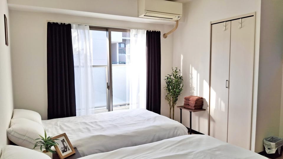 Bed, Photo of the whole room, Bedroom, wardrobe, air conditioner