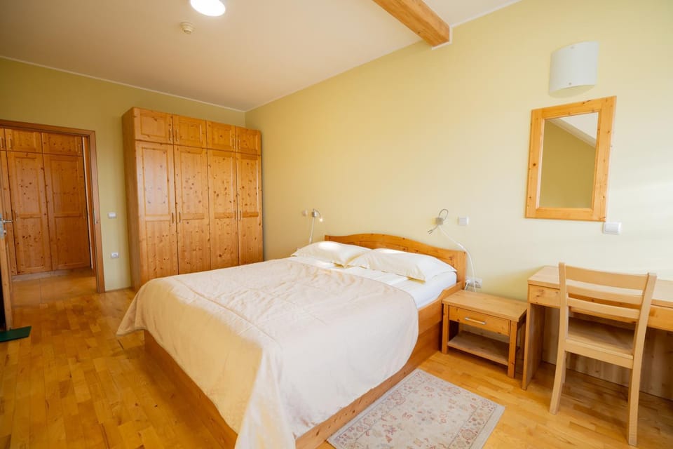 Bed, Photo of the whole room, Bedroom, heating, internet, wardrobe