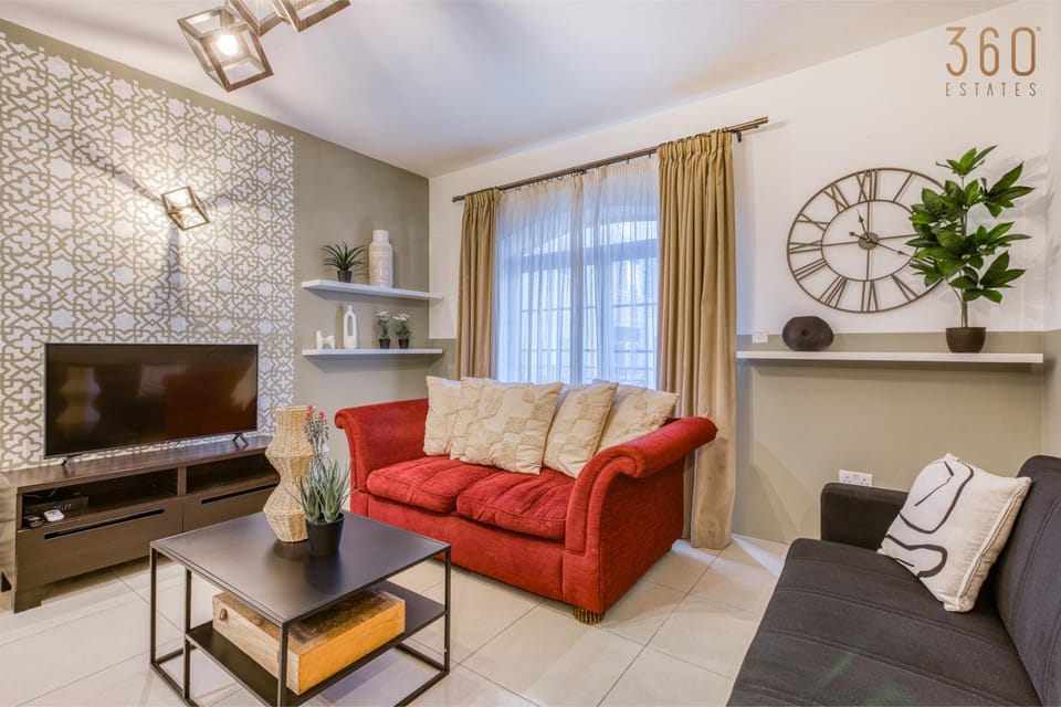 Communal lounge/ TV room, TV and multimedia, Living room, Seating area, Evening entertainment