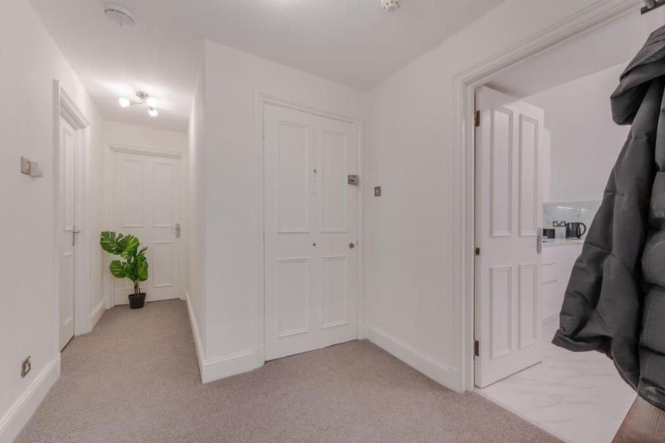 Luxury 1 Bedroom Iconic Harley Street Lower Ground 1HS Apartment in City of Westminster