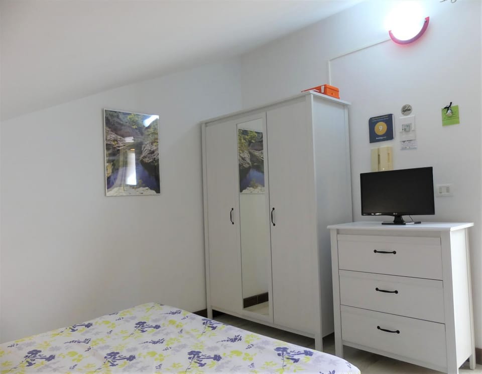Bed, TV and multimedia, Balcony/Terrace, Photo of the whole room, Bedroom