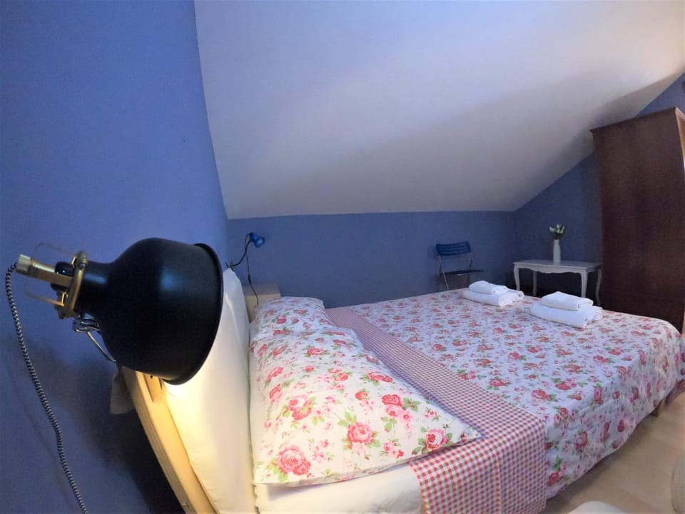 Bed, Balcony/Terrace, Balcony/Terrace, Photo of the whole room, Bedroom, Garden view, Mountain view