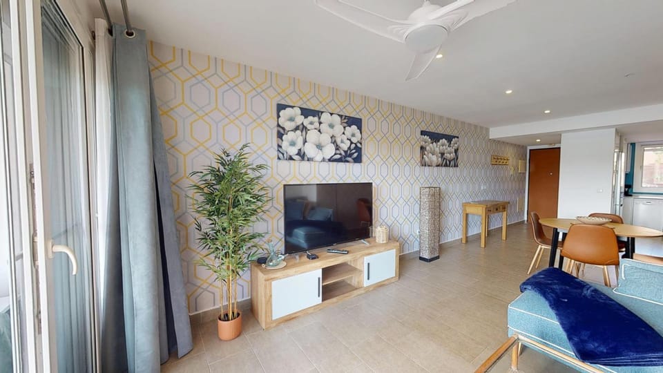 Communal lounge/ TV room, Living room