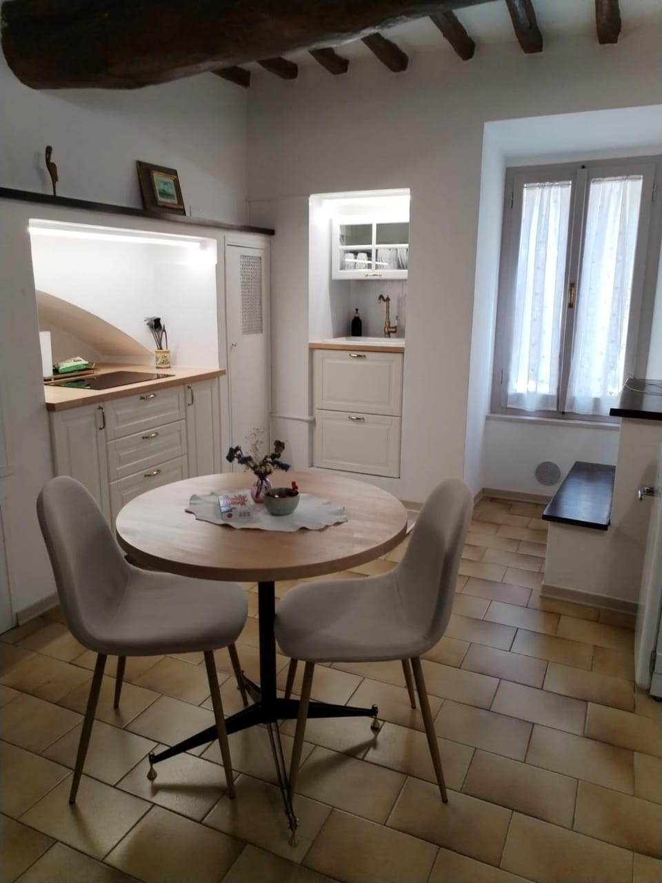 Dining area, kitchen