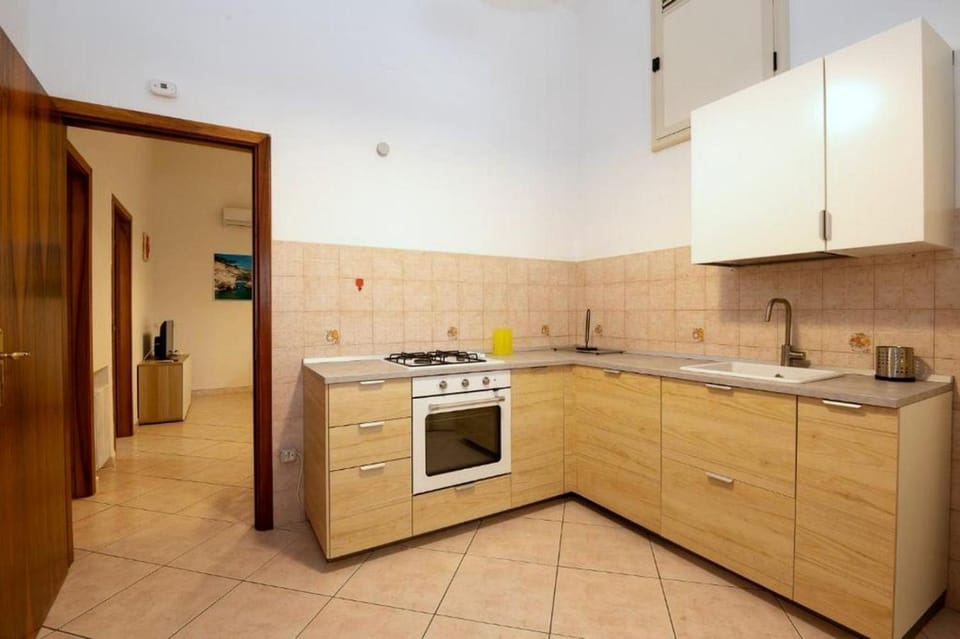Kitchen or kitchenette, kitchen