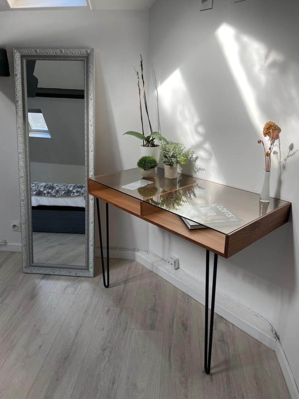 Seating area, Dining area, Bedroom