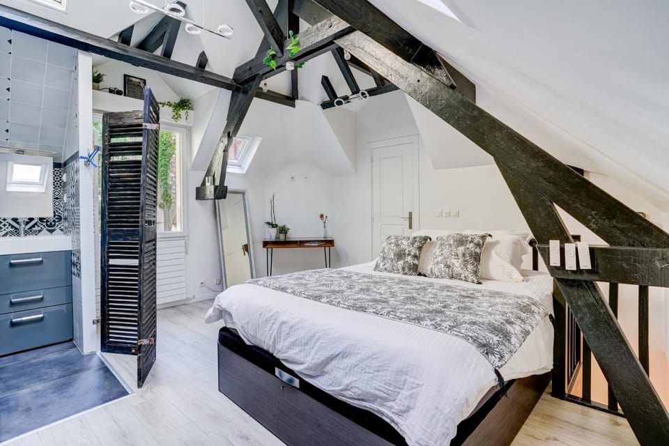Bed, Photo of the whole room, Bedroom
