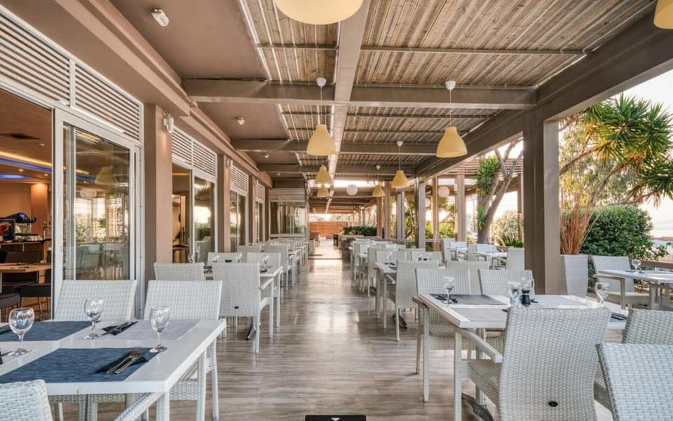 Restaurant/places to eat, Seating area, Breakfast