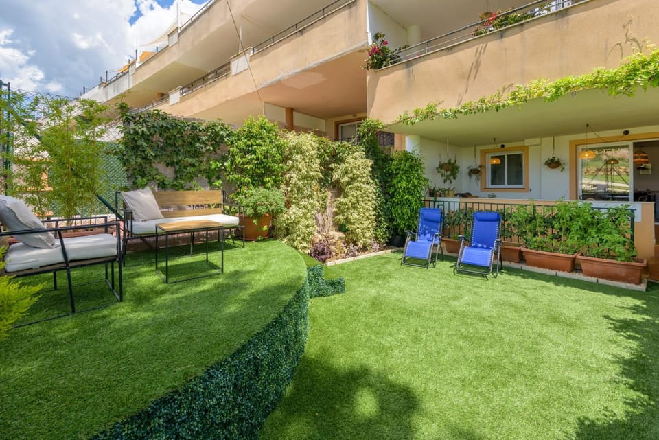 Property building, Balcony/Terrace, Living room
