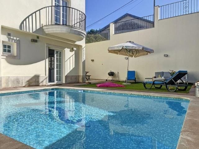 Property building, Patio, Pool view, Swimming pool, sunbed