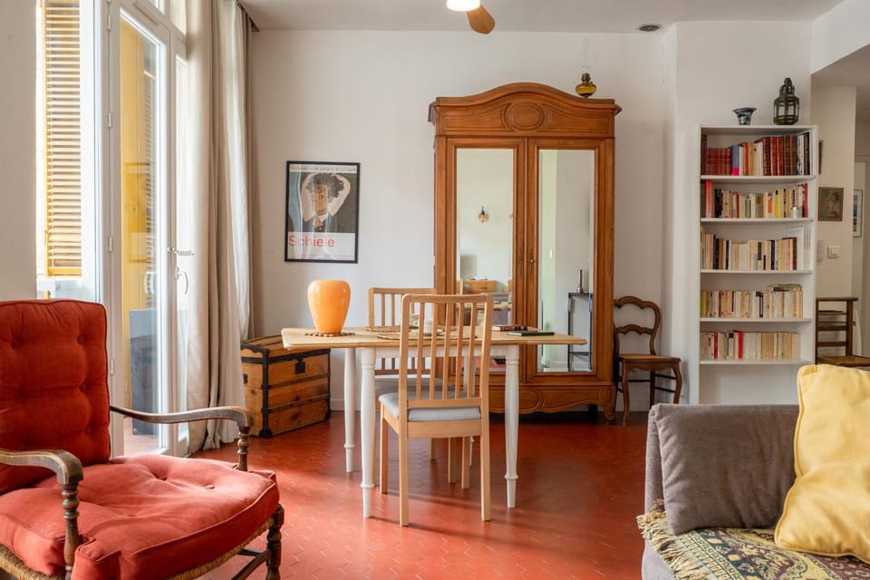 Library, Dining area