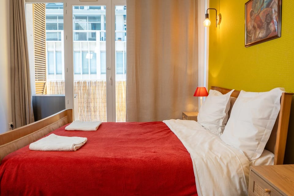 Bed, Bedroom, towels