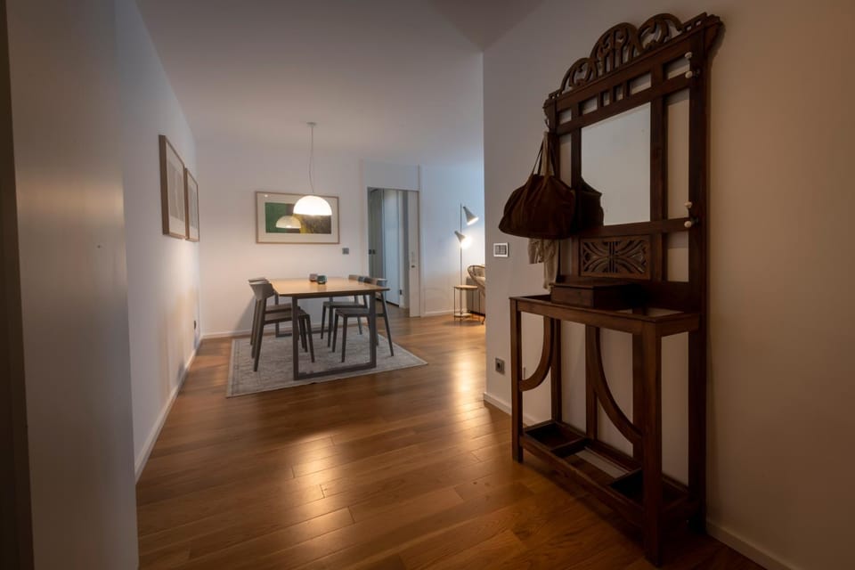 Facade/entrance, Dining area